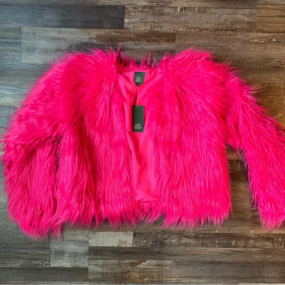 💕NWT Pink fur coat💕